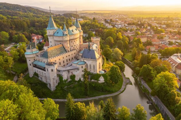 Château médiéval de Bojnice en Slovaquie
