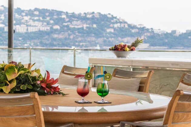 Cocktails avec vue sur Monaco