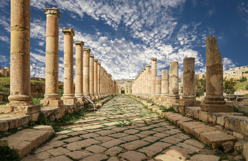 Colonnes romaines dans la ville jordanienne de Jerash