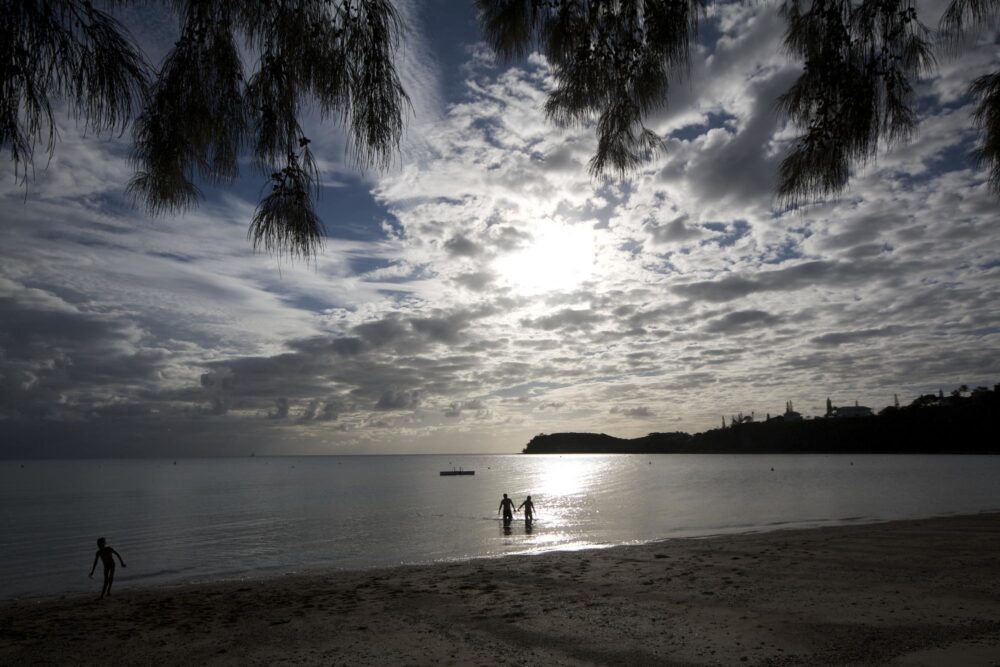Coucher de soleil à la baie des Citrons à Nouméa