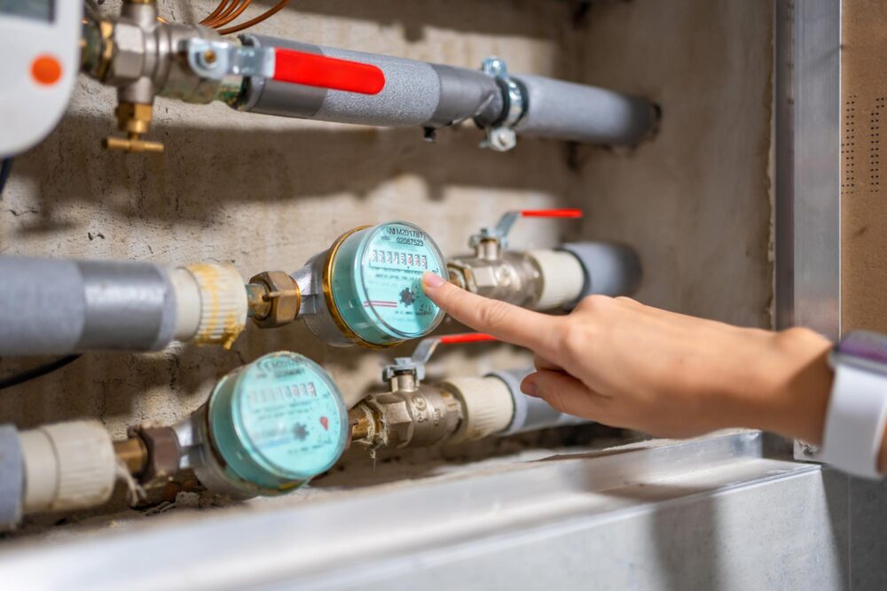 Couper l’arrivée d’eau et purger les canalisations si nécessaire