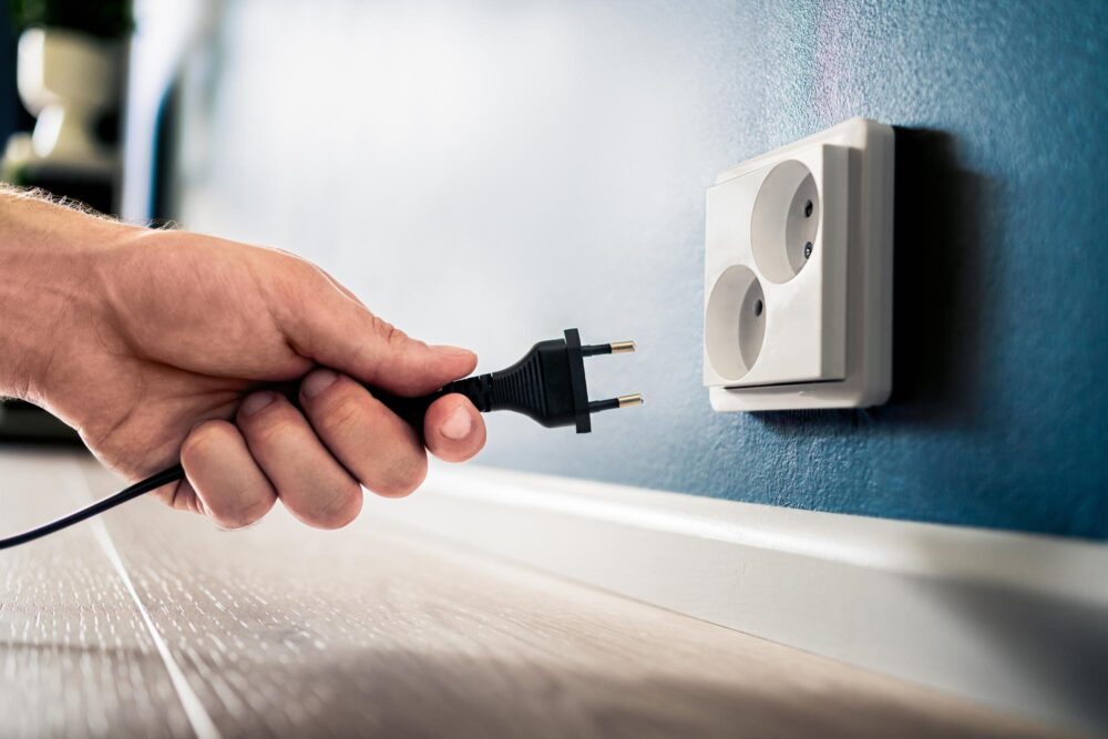 Débrancher les appareils électriques non essentiels