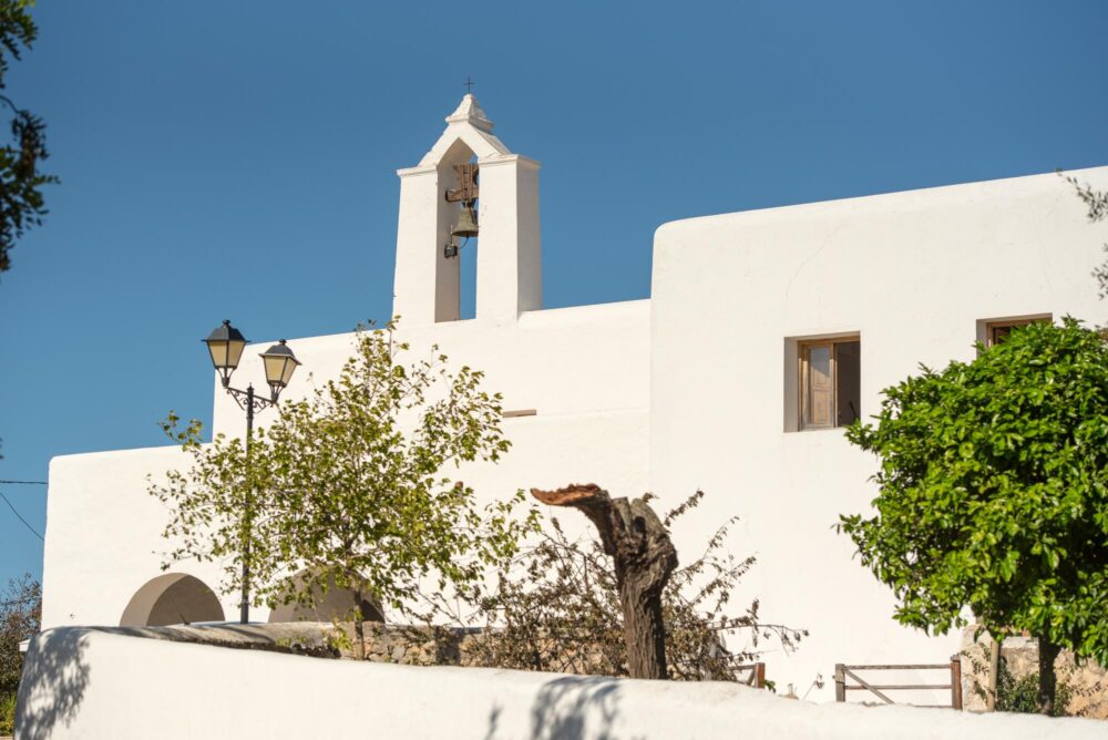 Eglise blanche de Santa Agnès de Corona