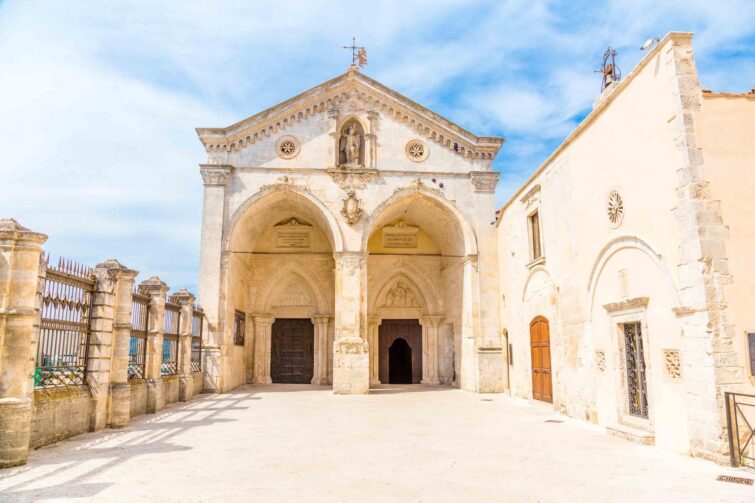 Façade du sanctuaire de Monte Sant’Angelo