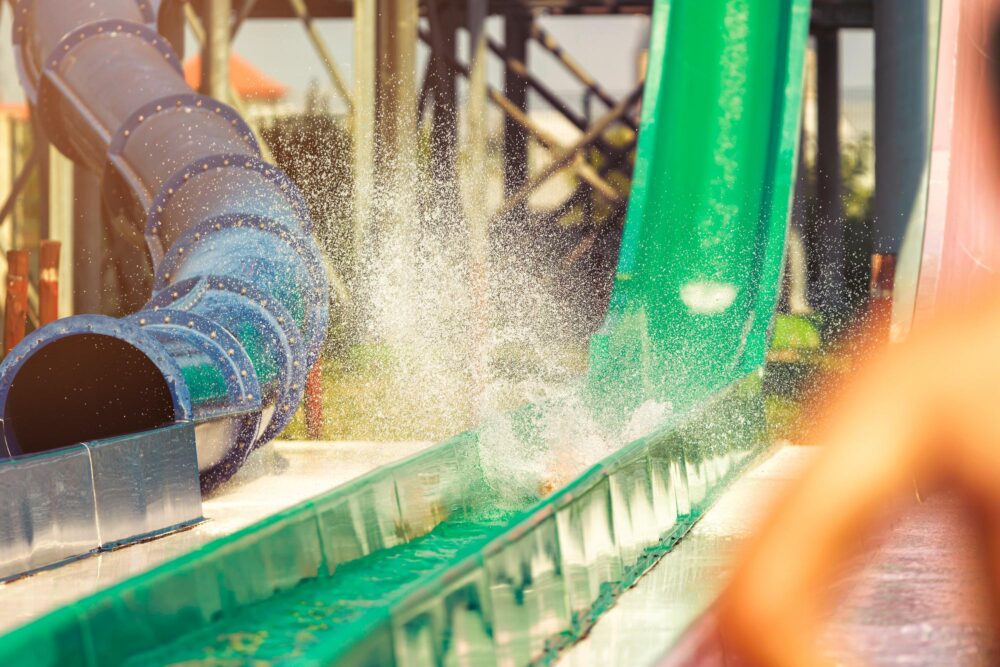 Jouer et se rafraîchir en famille à Aqualand Corfu