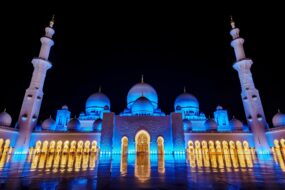 La Grande Mosquée Sheikh Zayed à Abu Dhabi, plus grande mosquée des Emirats Arabes Unis.