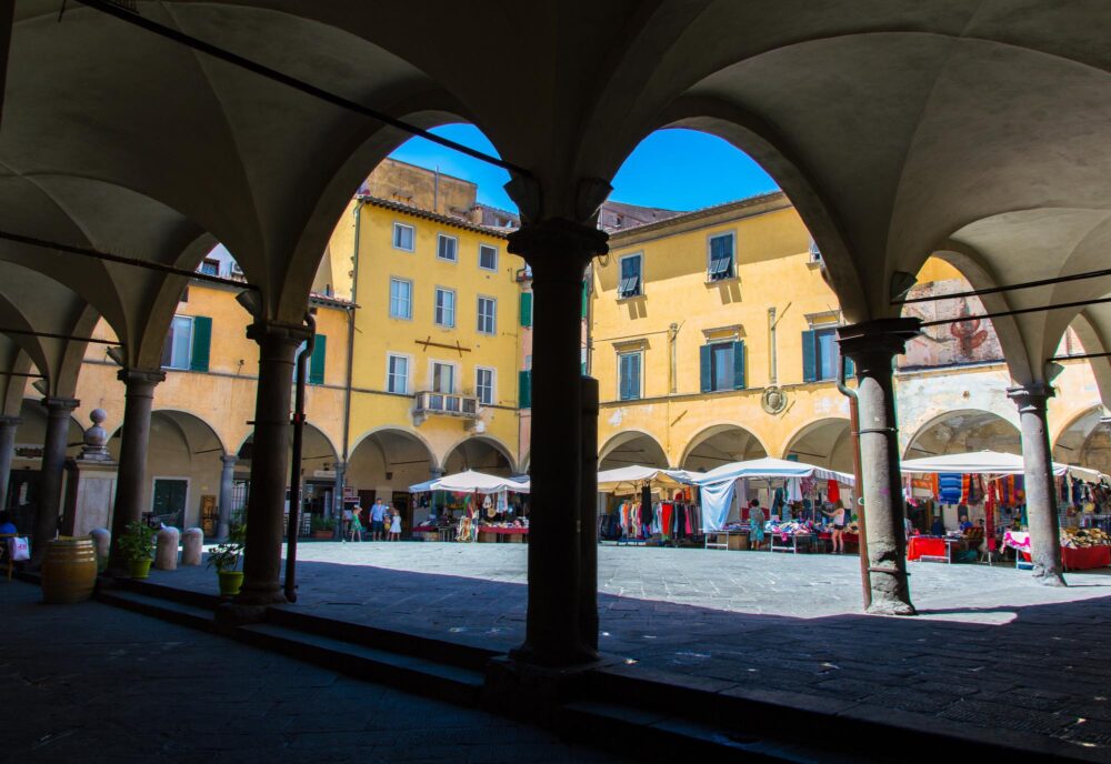 La Piazza delle Vettovaglie à Pise, Italie