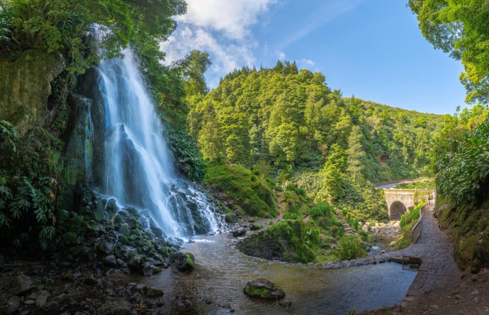 La cascade de Ribeira dos Caldeirões, Les Açores