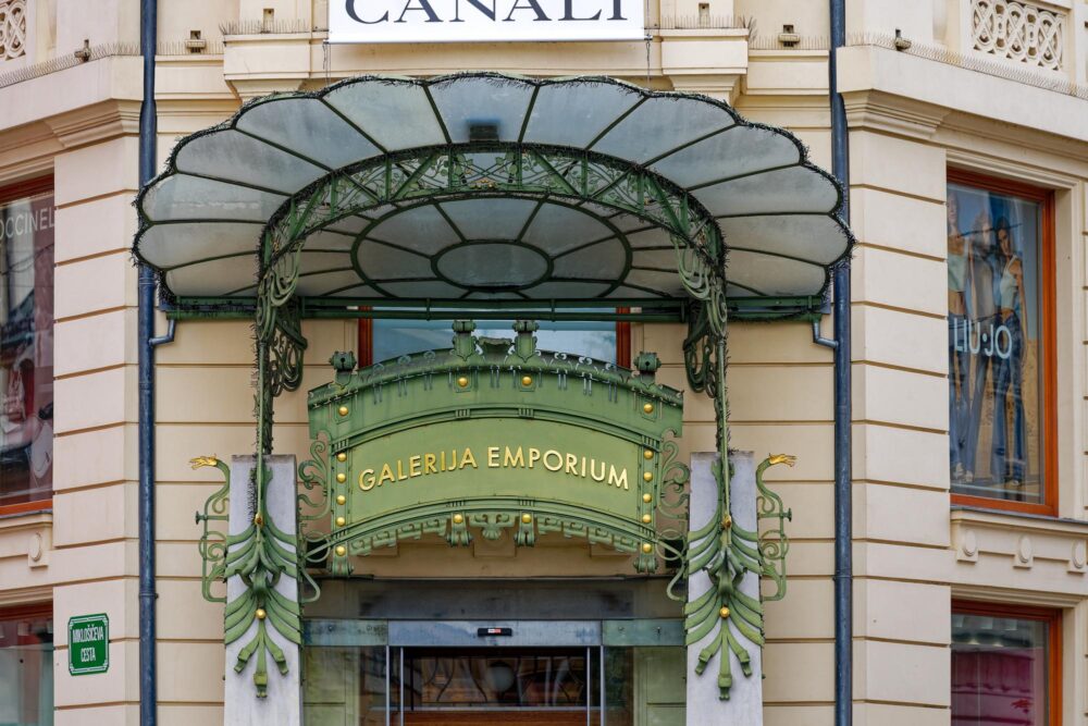 La jolie devanture de la galerie Emporium à Ljubljana, Slovénie