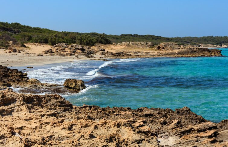 La plage de Punta della Suina, Pouilles, Italie