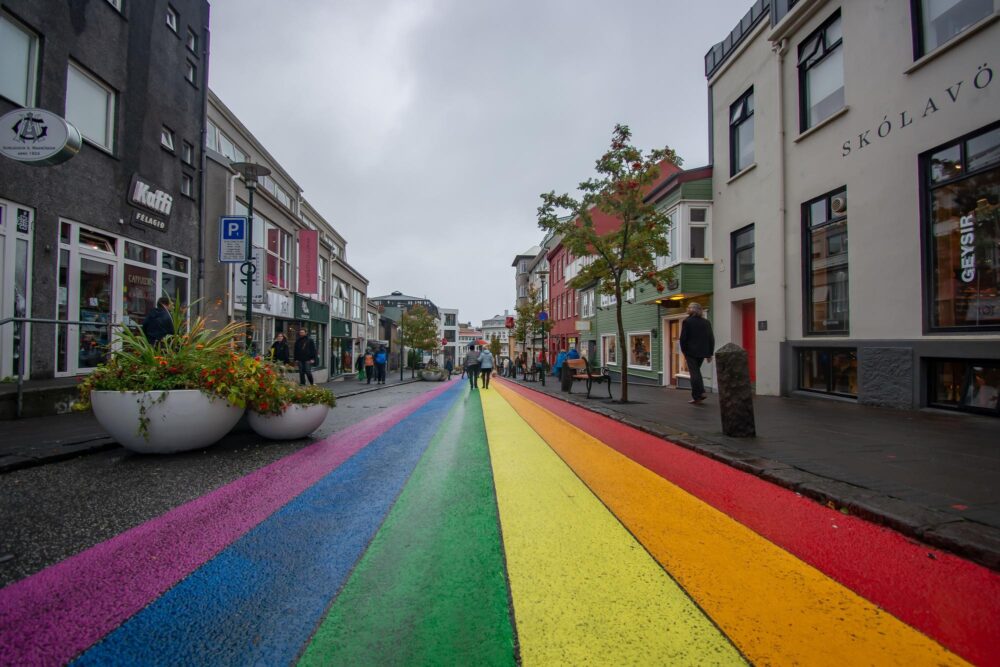 La rue Arc-en-ciel à Reykjavik, Islande