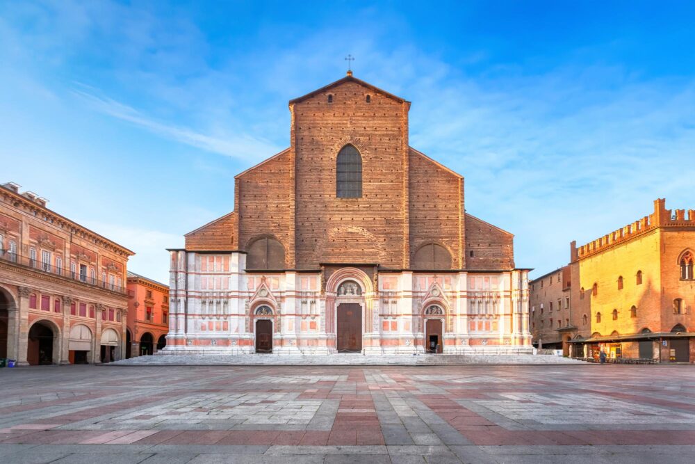La superbe Basilique San Petronio au centre de Bologne, Italie