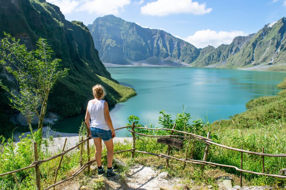 Lac cratère du Mont Pinatubo aux Philippines