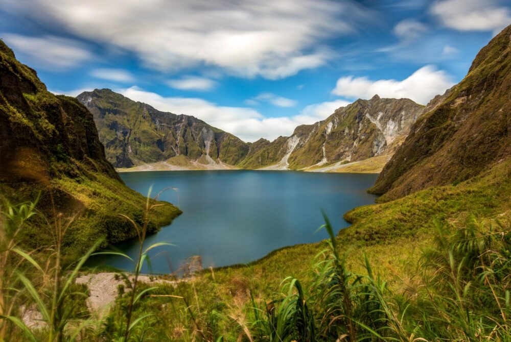 Lac cratère du mont Pinatubo aux Philippines