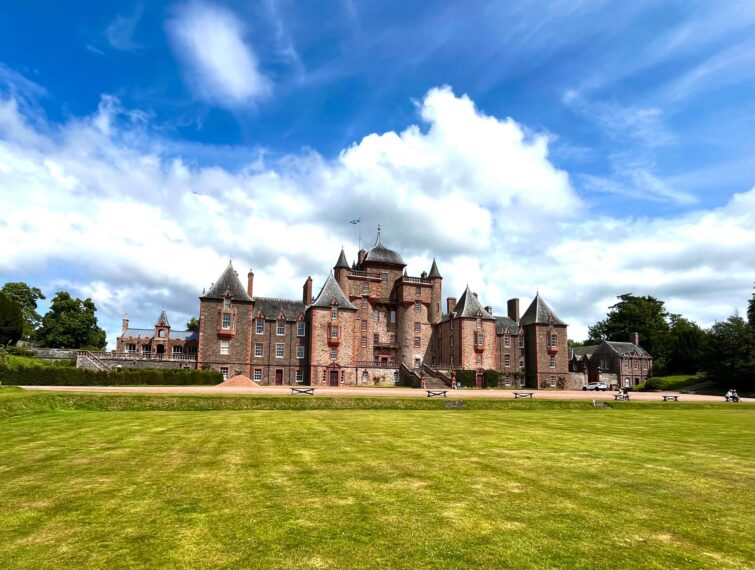 Le Château de Thirlestan, Écosse
