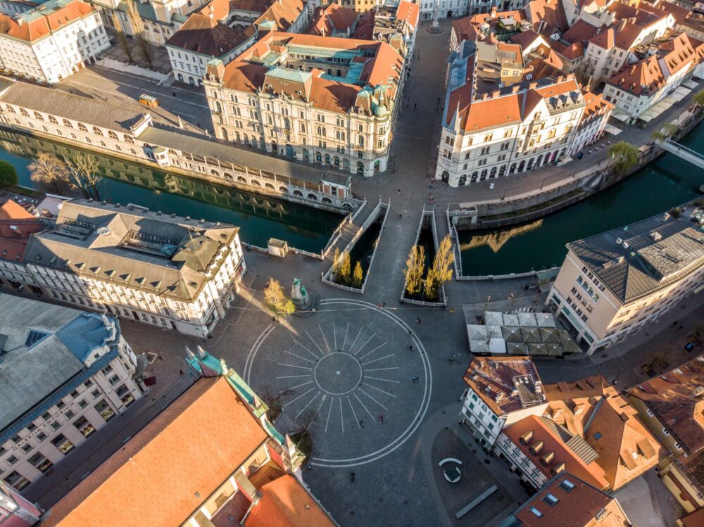 Le Triple pont de Ljubljana vu du ciel