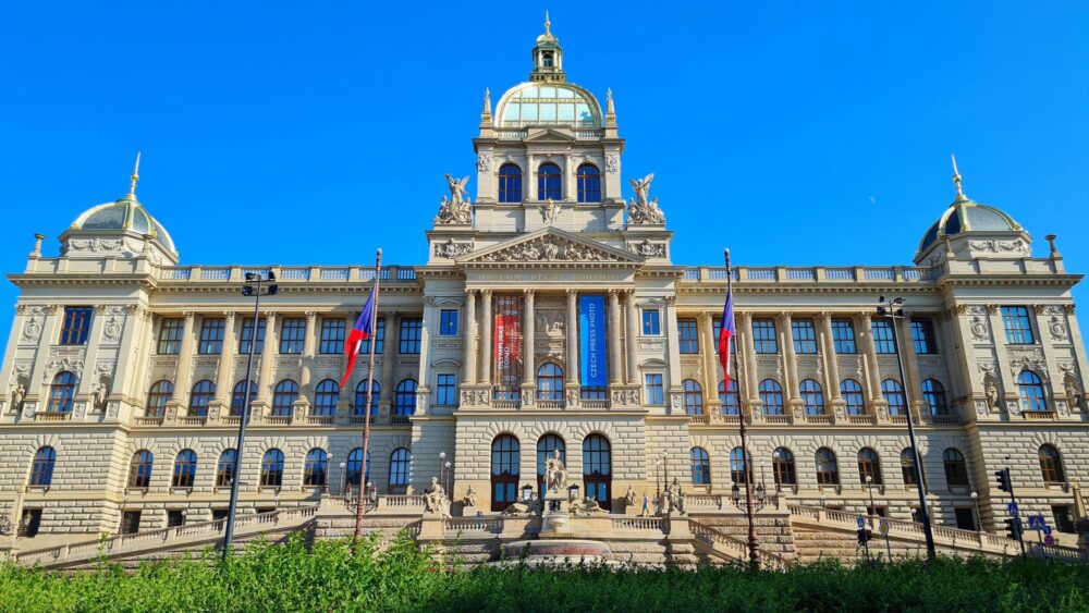 Le spectaculaire bâtiment du musée national de Prague