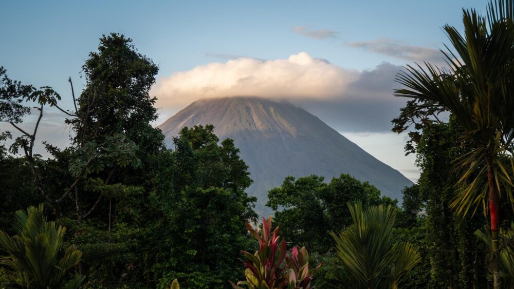 Le volcan Arenal au coucher de soleil