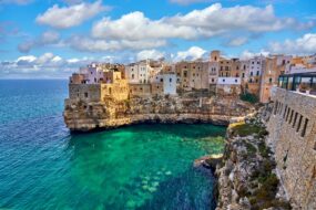 Les Grottes marines de Polignano a Mare, Pouilles, Italy