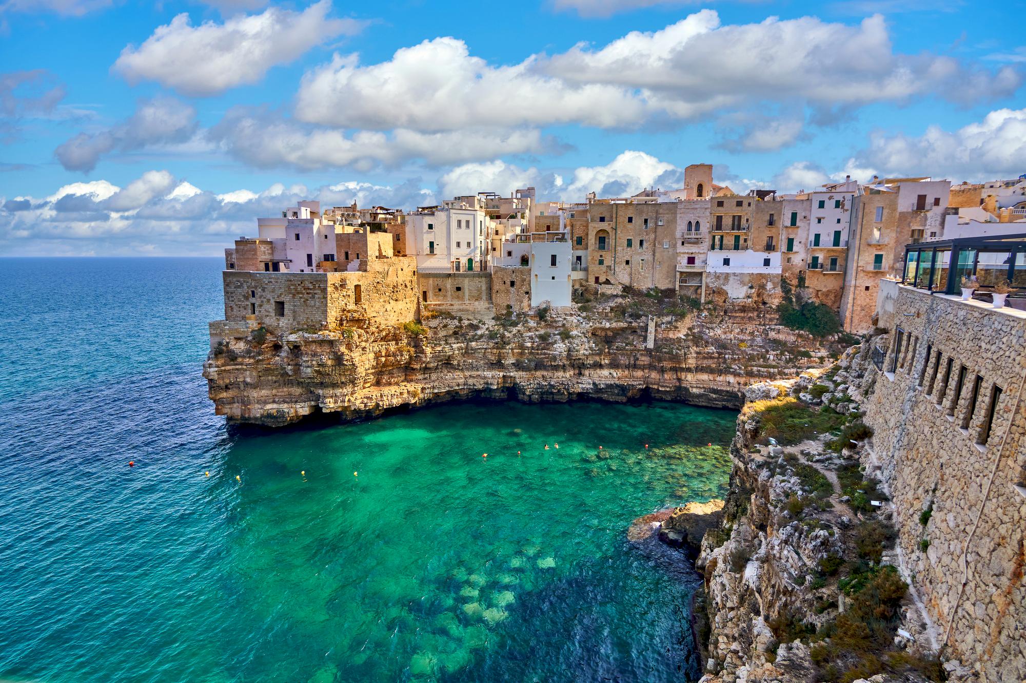 Les Grottes marines de Polignano a Mare, Pouilles, Italy