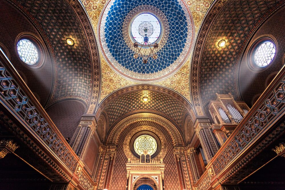 L'intérieur de la Synagogue espagnole qui fait partie du musée juif de Prague