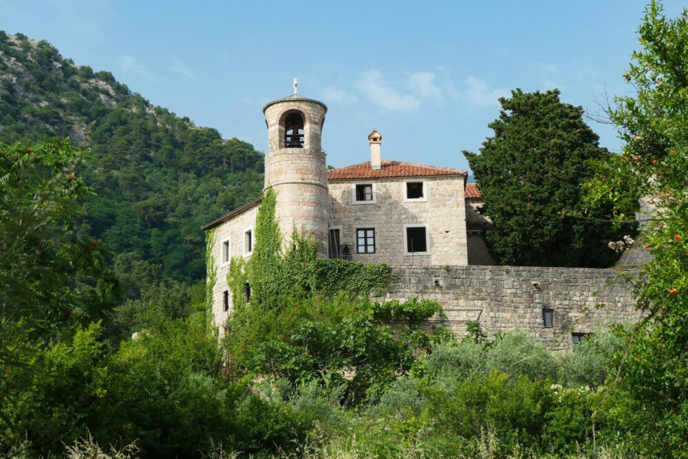 Monastère de Podmaine à Budva au Monténégro