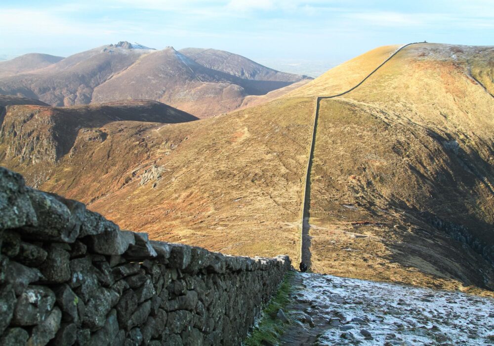 Mur de granit des Mourne Mountains
