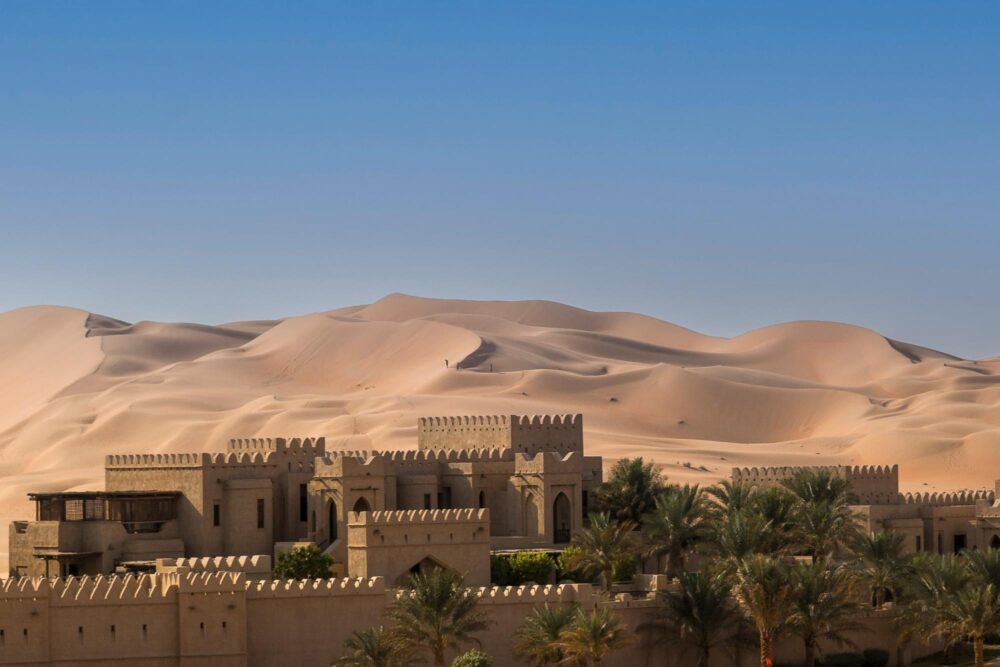 Oasis dans le désert de Liwa aux Émirats arabes unis