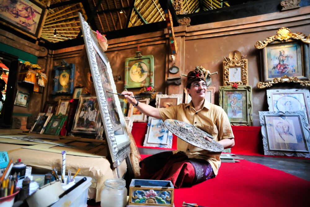 Peintre dans le musée Blanco Renaissance à Ubud