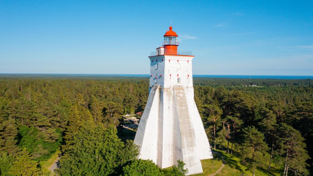 Photo aérienne du vieux phare de Kopu (Kõpu), île de Hiiumaa, Estonie