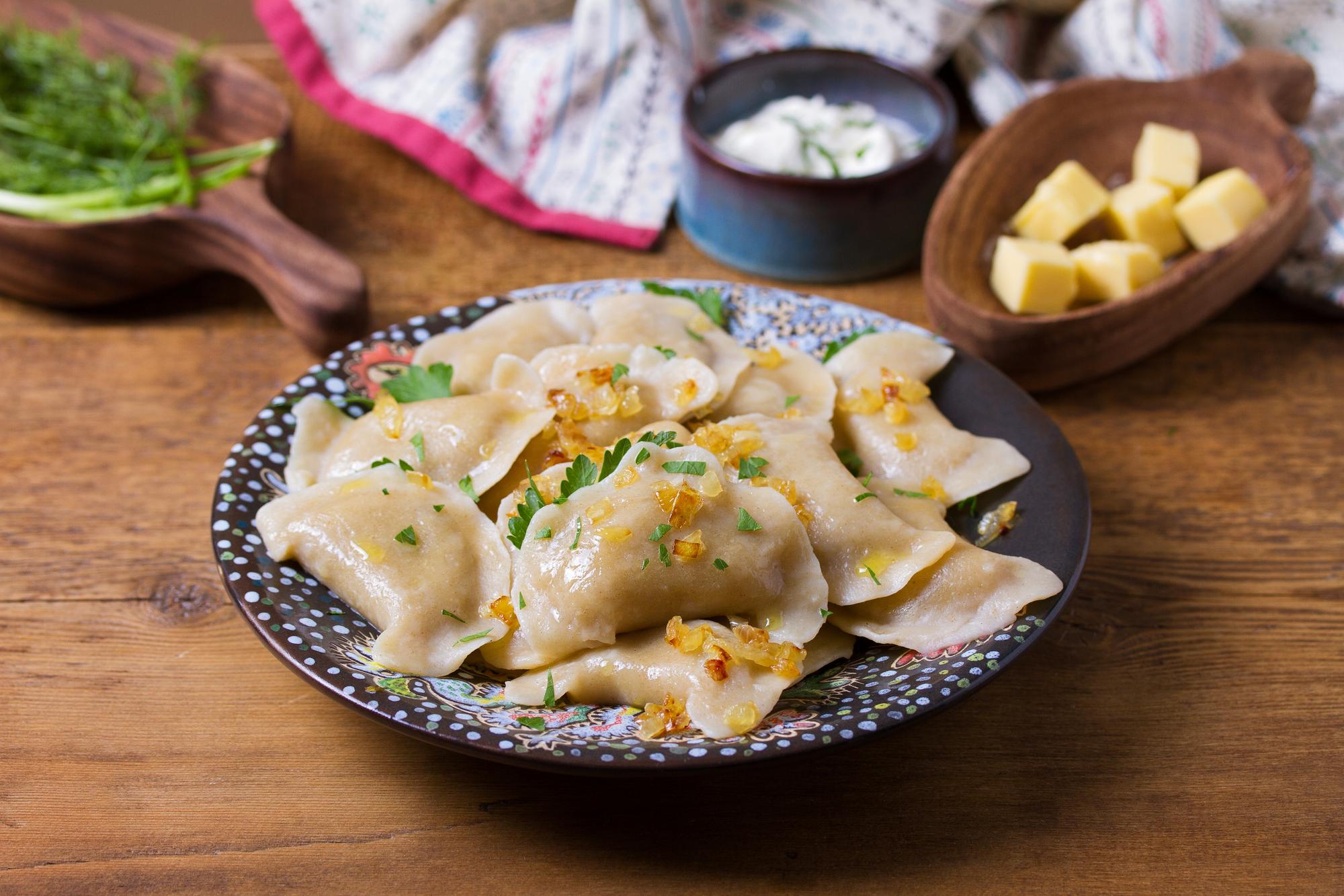 Origine des pierogi : polonais ou ukrainiens ? Découvrez la vérité sur ce plat emblématique d’Europe de l’Est. Origine des pierogi : polonais ou ukrainiens ? Découvrez la vérité sur ce plat emblématique d’Europe de l’Est.
