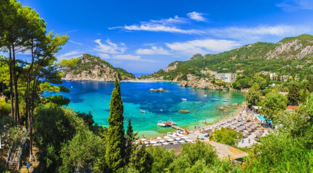 Plage de Paleokastritsa à Corfou