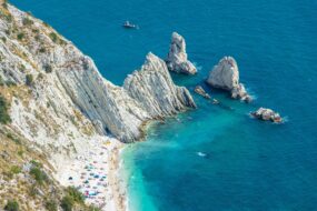 Plage des Deux Sœurs (Melendugno), Pouilles, Italy