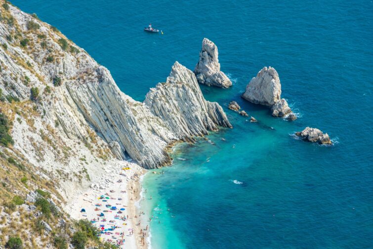 Plage des Deux Sœurs (Melendugno), Pouilles, Italy