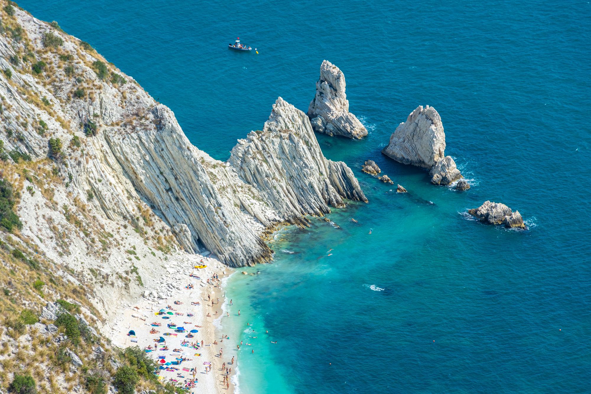 Plage des Deux Sœurs (Melendugno), Pouilles, Italy