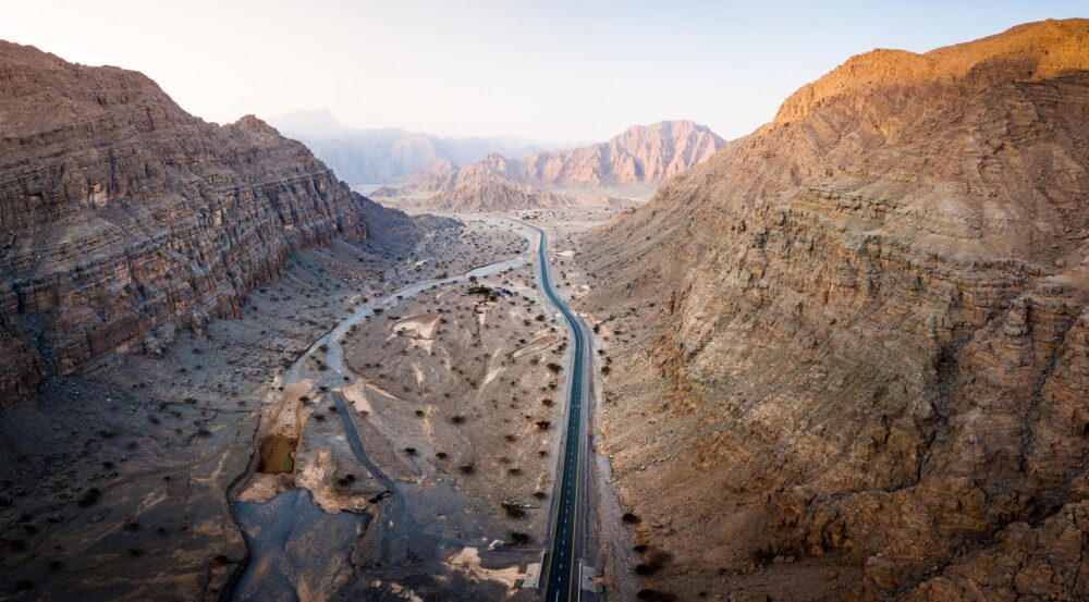 Route panoramique du désert sur la montagne du Jebel Jais, Emirats Arabes Unis