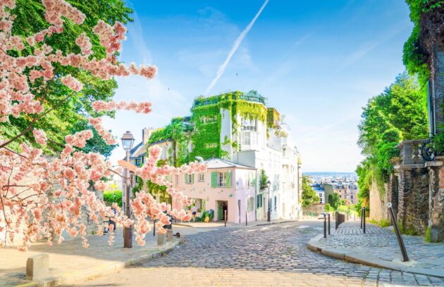 Rue dans le quartier Montmartre à Paris