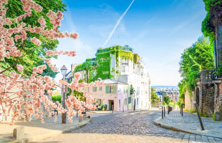 Rue dans le quartier Montmartre à Paris