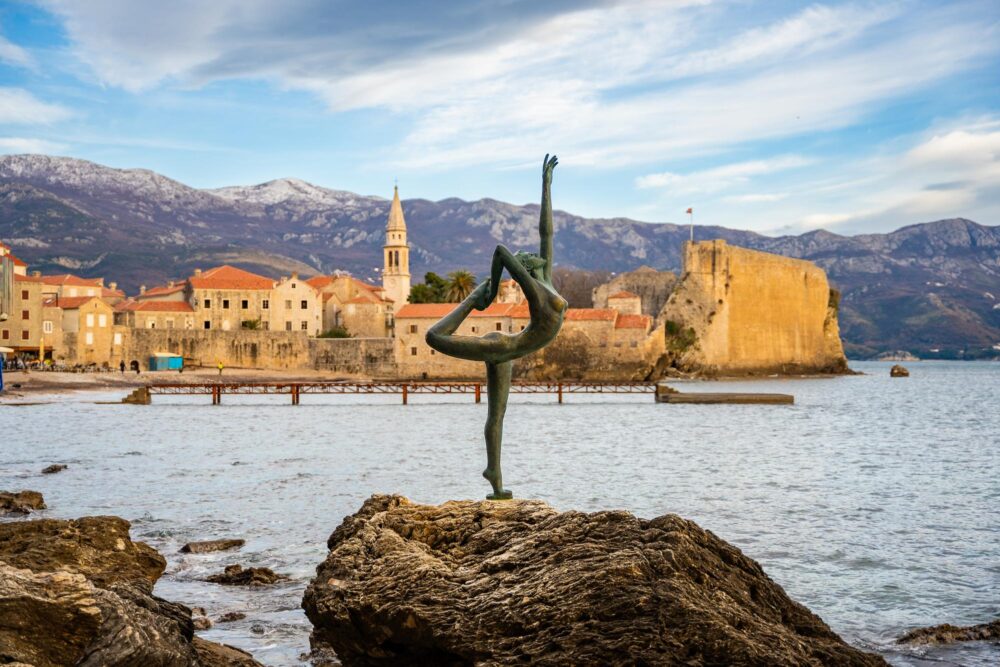 Statue de la ballerine à Budva au Monténégro