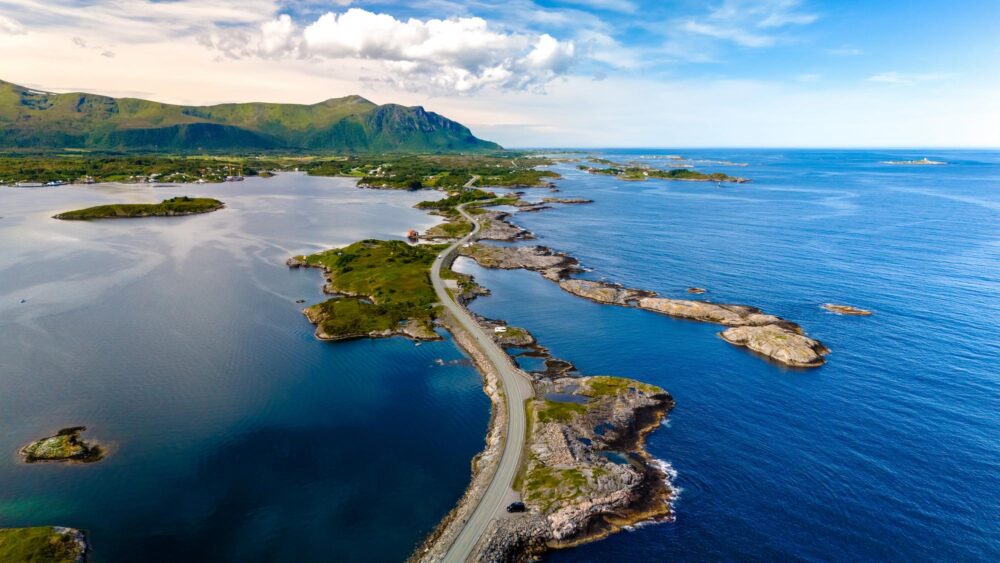 Un bout de la superbe route de l'Atlantique en Norvège