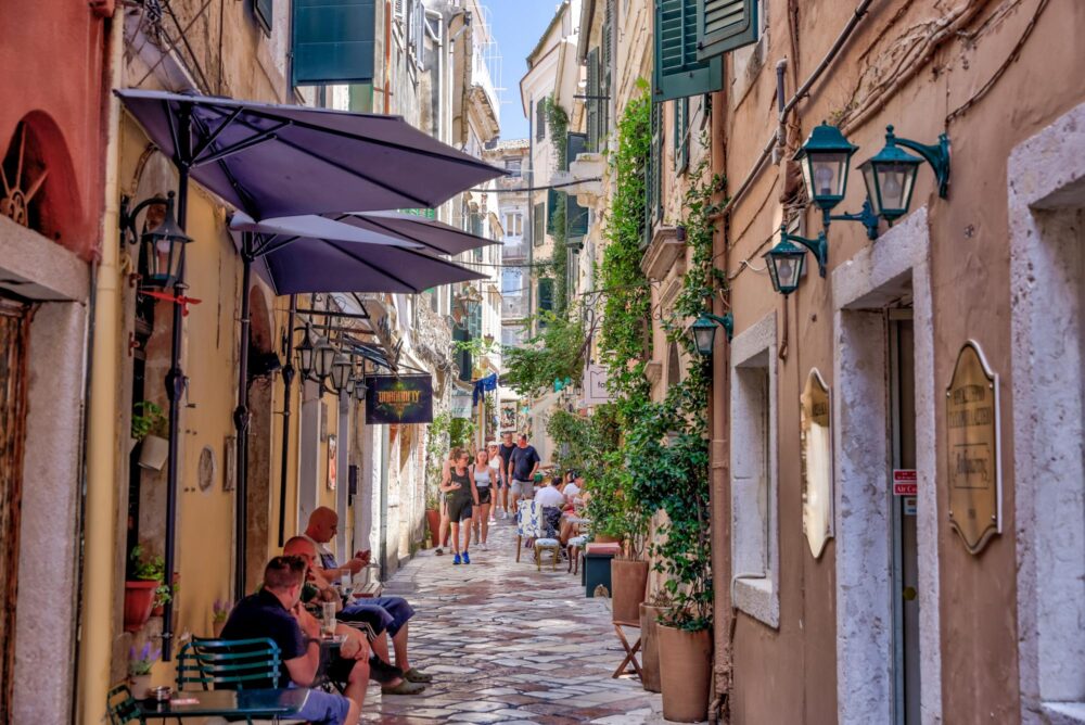 Une ruelle de la vieille ville de Corfou en Grèce