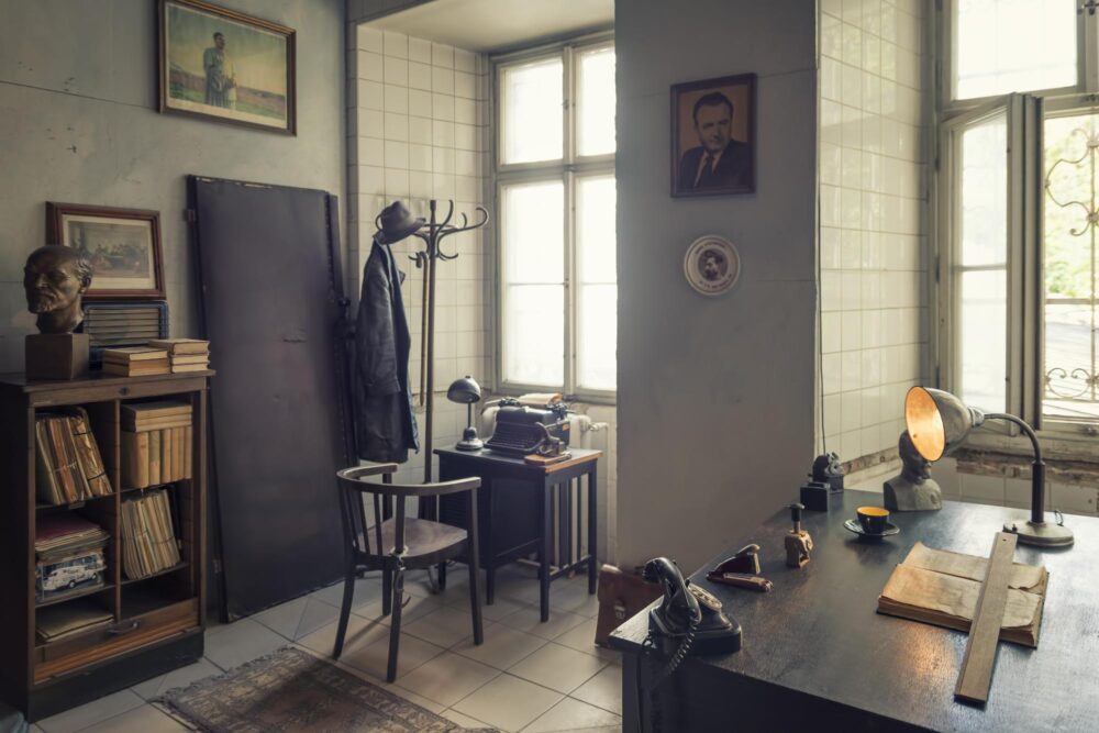 Une salle d'interrogatoire au musée du communisme à Prague