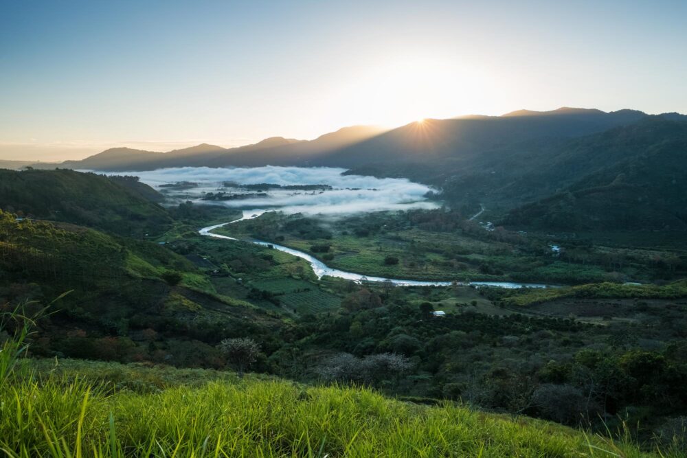 Vallée d’Orosí au lever du soleil