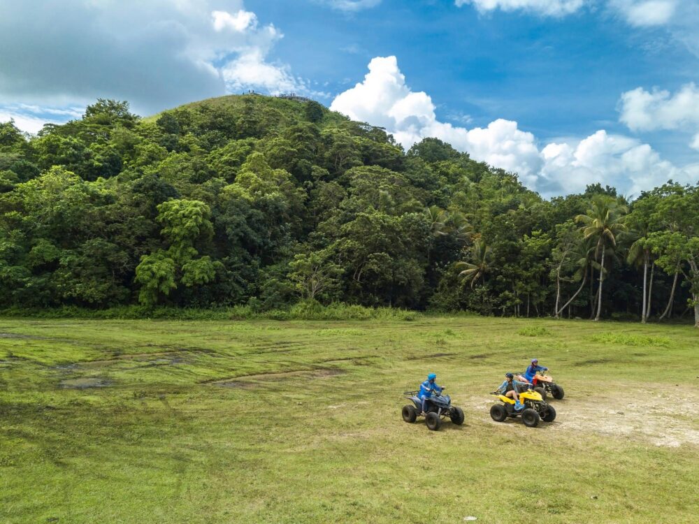 Visite des Chocolate Hills en quad à Bohol, Philippines