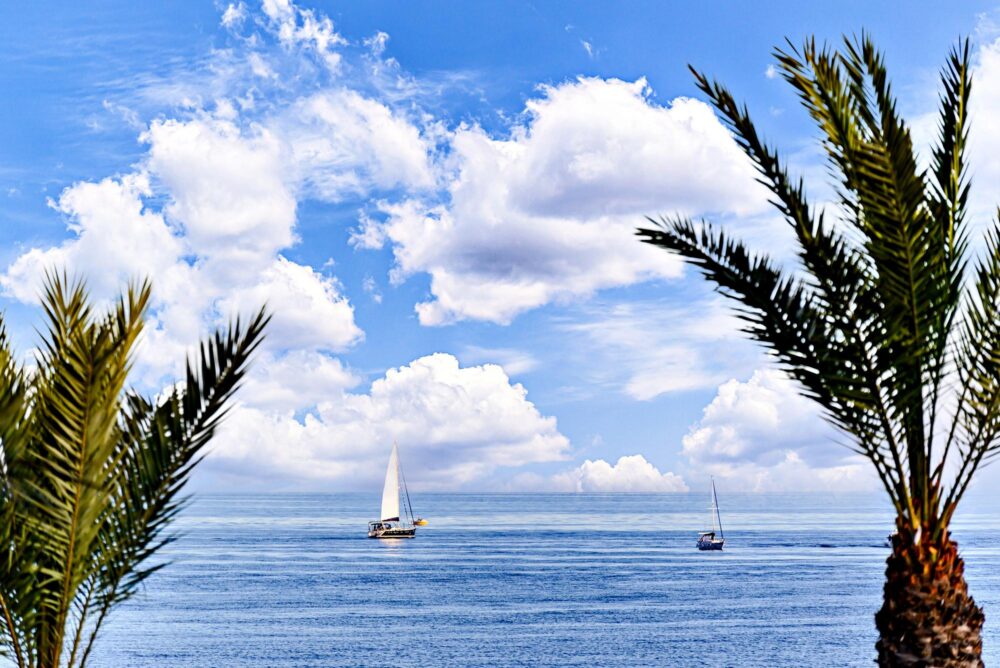 Voilier autour du port d’Almería