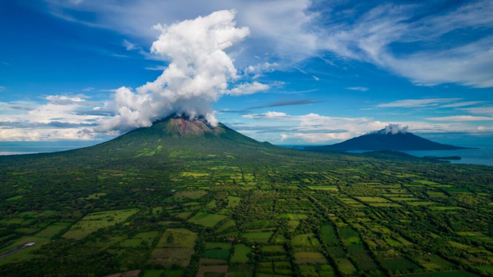 Volcans sur l'île d'Ometepe