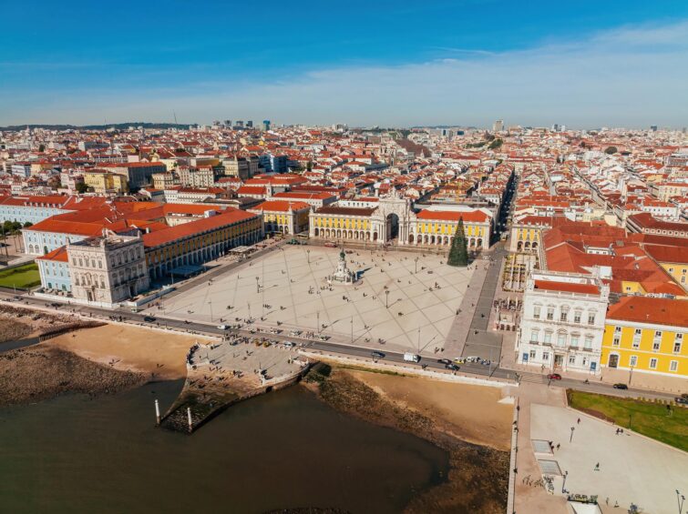 Vue aérienne de la Praça do Comércio à Lisbonne, Portugal