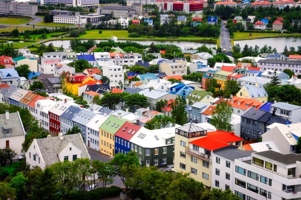 Vue aérienne de la ville de Reykjavik de maisons colorées, Islande