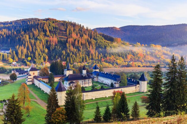 Vue aérienne du monastère de Sucevita