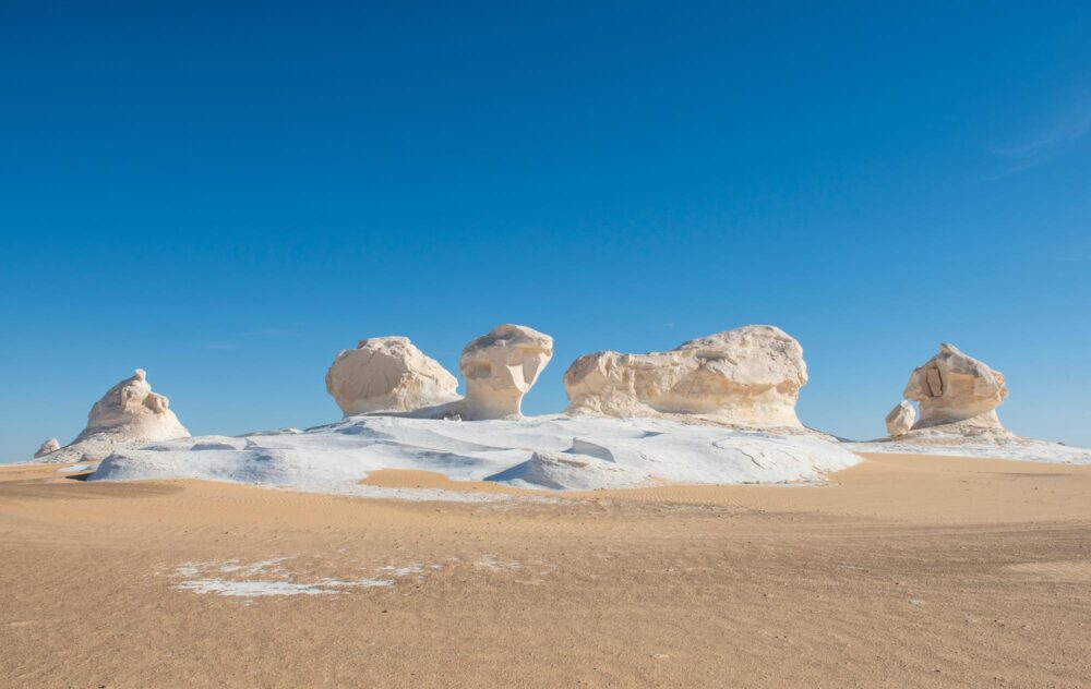 Vue panoramique du désert blanc en Égypte